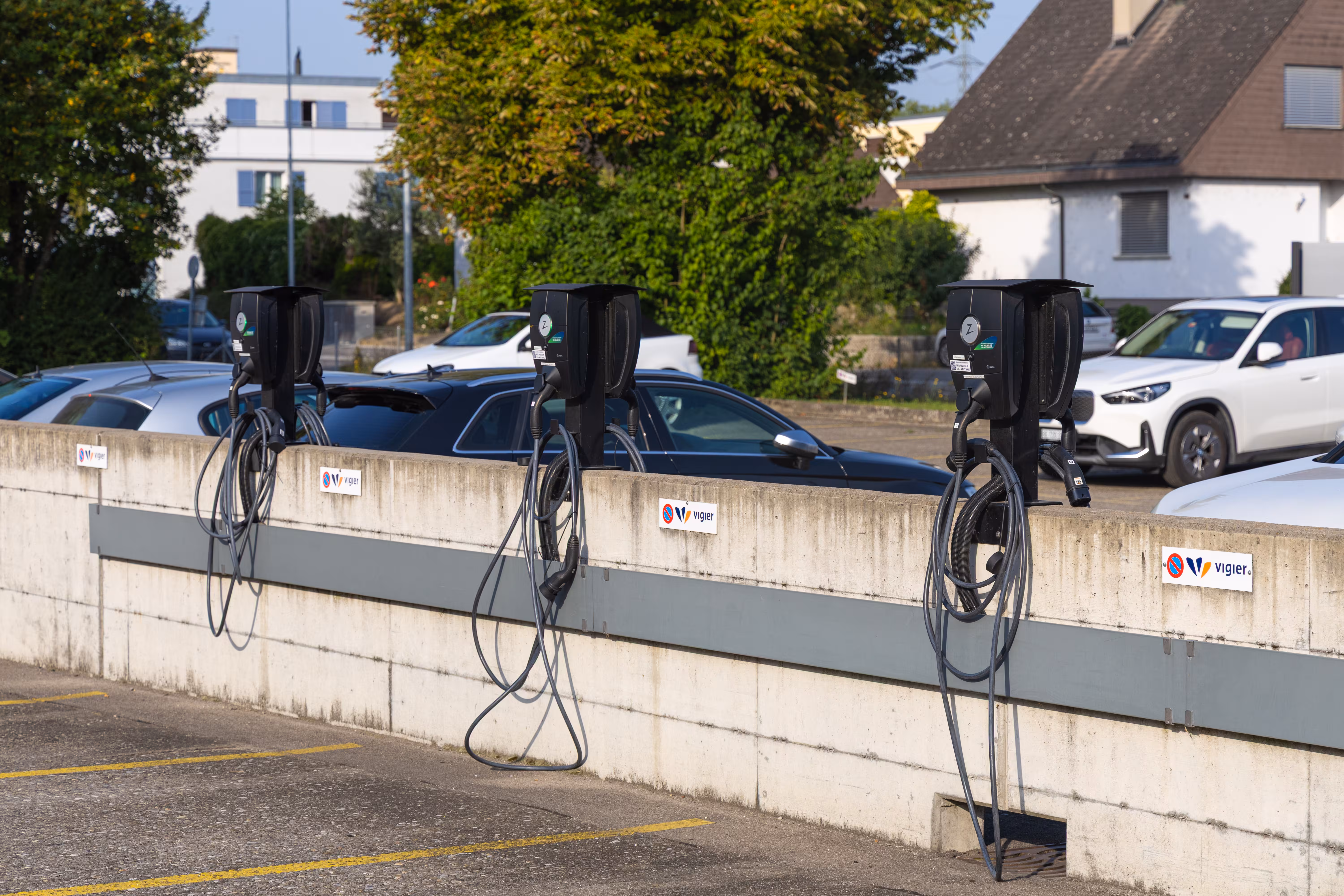 Commercial real estate EV charging hero image